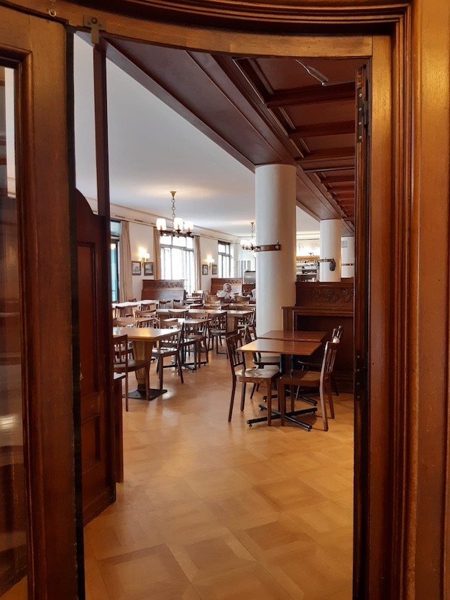 Pintes, bistrots et auberges: une histoire à manger dehors